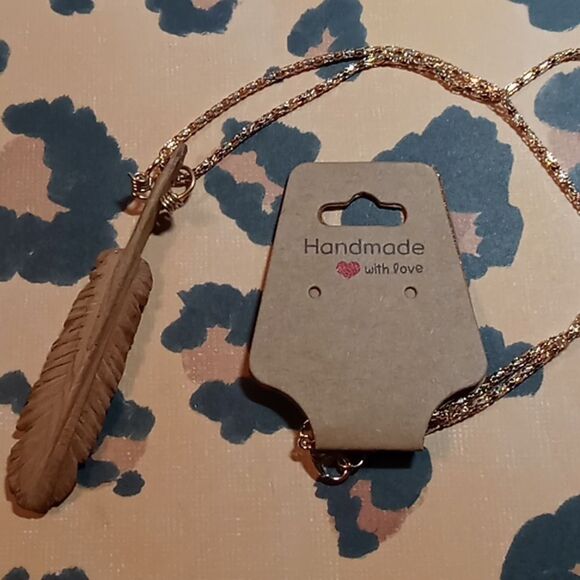 Wooden feather necklace - Picture 1 of 4